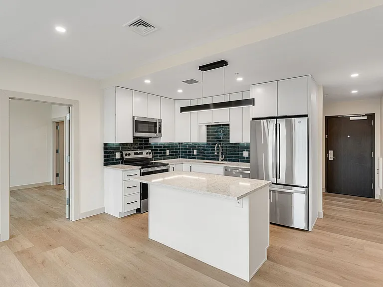 Bank Street Apartments at Burlington Square — Photo 2