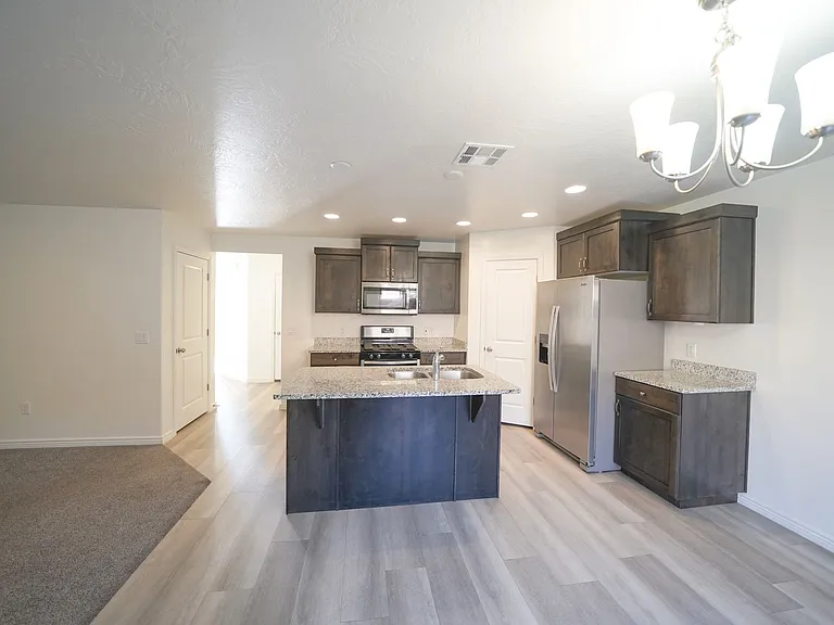 3243 S Fossil Hills Dr — Photo 9