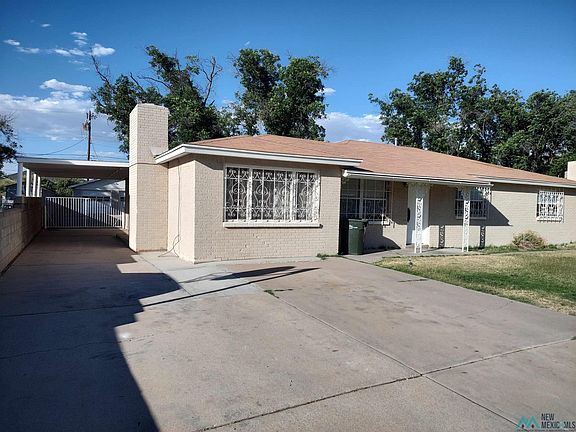 2nd image of 1304 N Country Club Cir