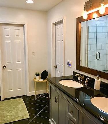 5th image of 7 Thornbriar Ct