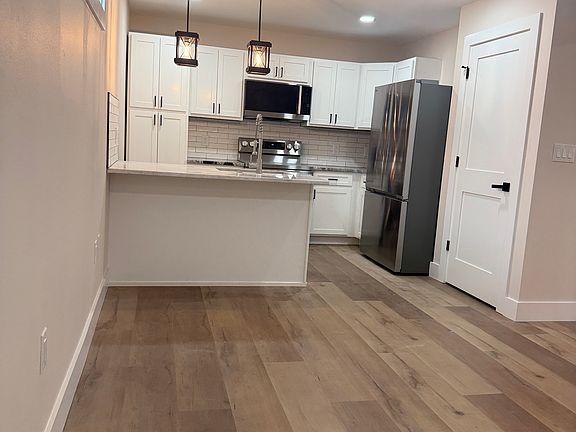 5th image of 925 24th Ave N #1/2