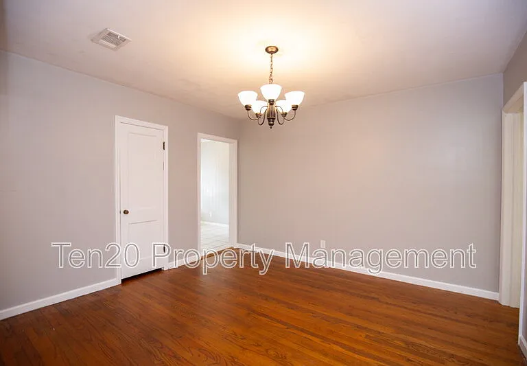1706 Wells Dr — Photo 9