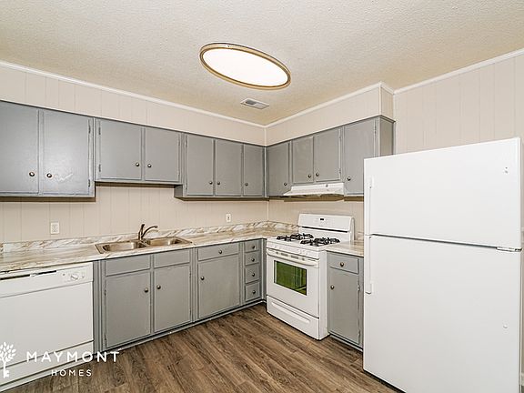 5th image of 77 Oakwood St