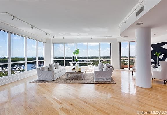 4th image of 10 Edgewater Dr APT 9A
