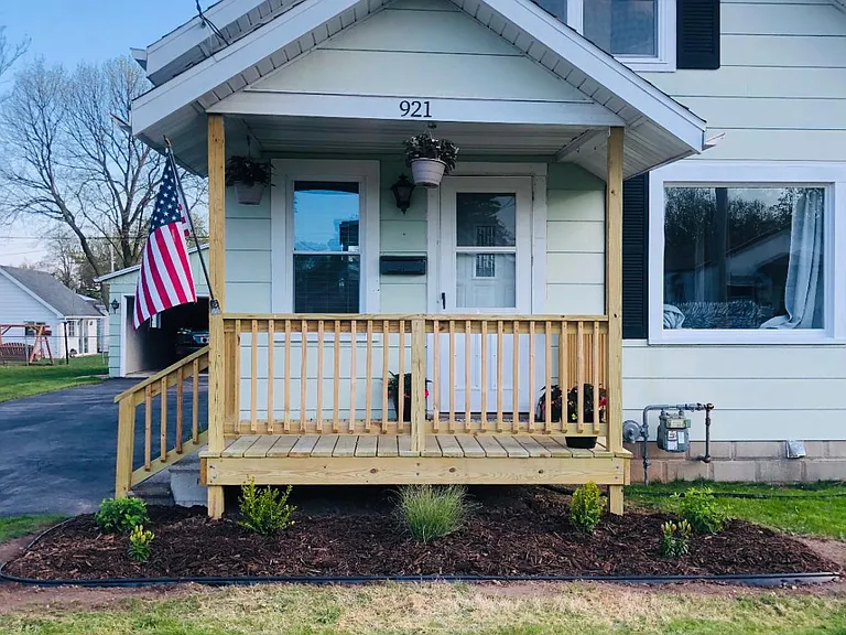 921 W Grant St — Photo 1