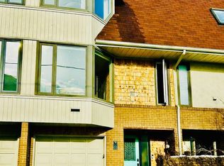 109 Brant St, Oakville, ON