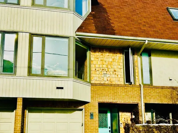 109 Brant St, Oakville, ON L6K 2Z7