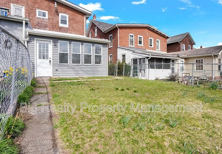 228 Bridge St #2 — Photo 35