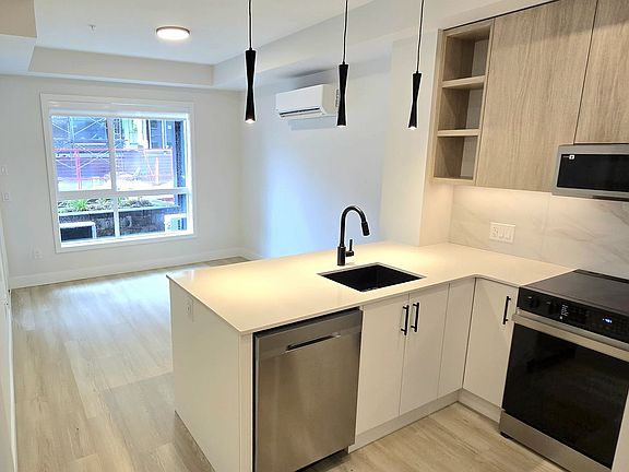 4th image of 34395 Gladys Ave #101