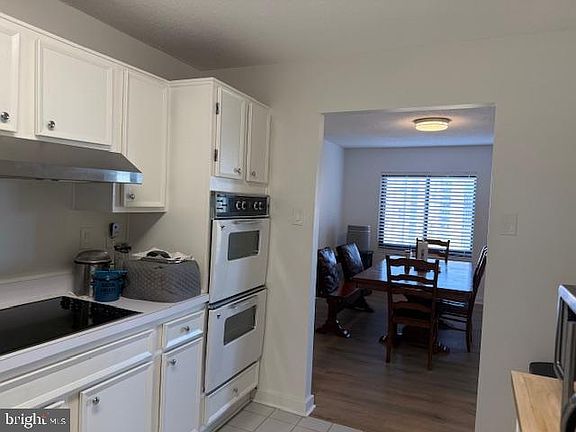 3rd image of 203 Yoakum Pkwy APT 1004