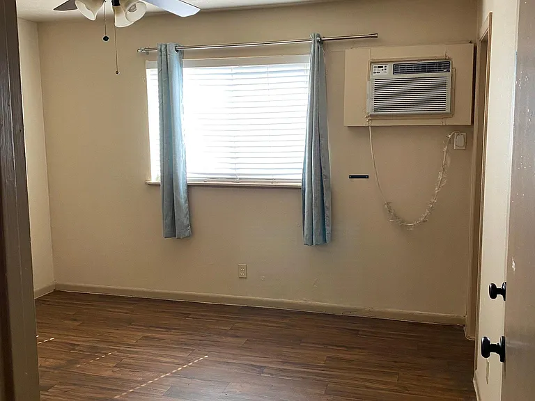 2515 Louise St #8 — Photo 1