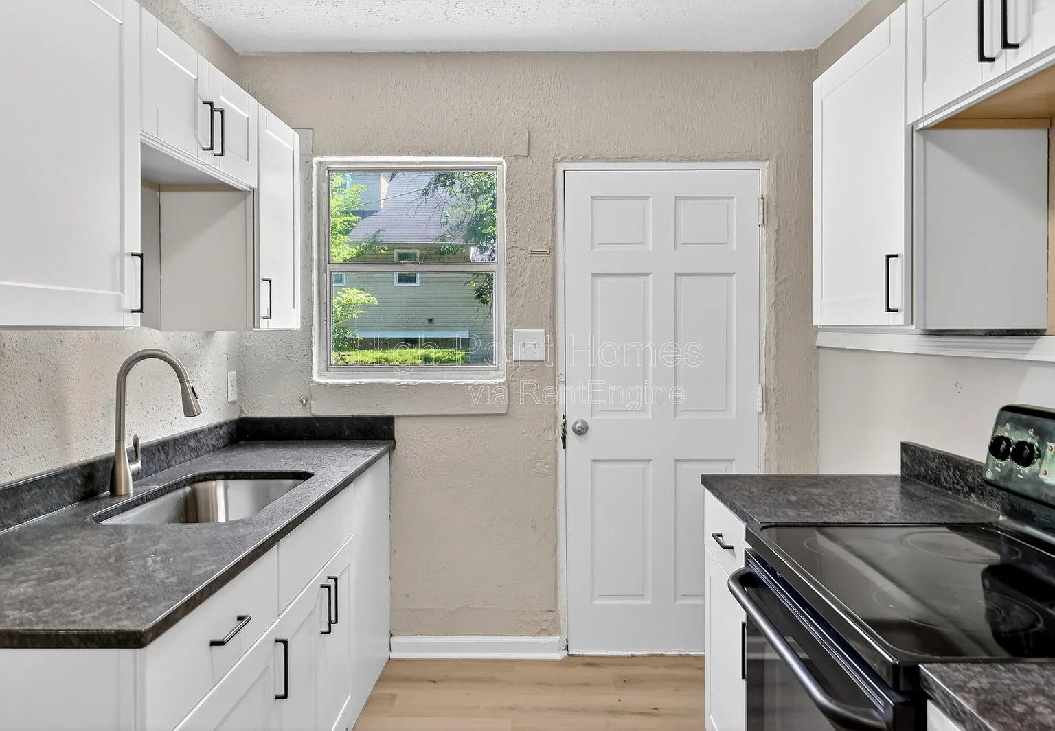 2 bed, 1.0 bath, $899 — Photo 3