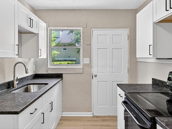 3rd image of 437 Carver Ln