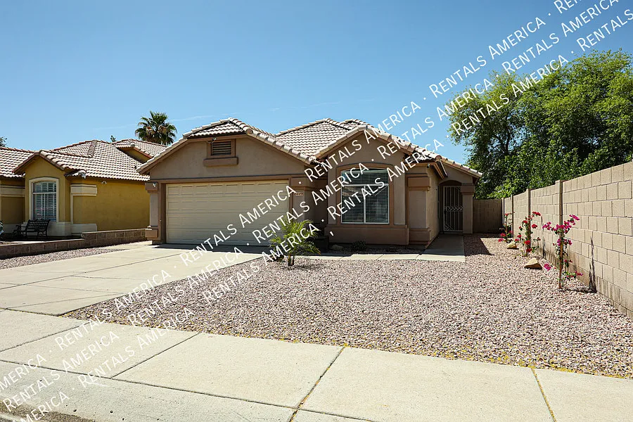 Beautiful 2 bedroom w/Den home, No HOA! in Peoria! — Photo 2