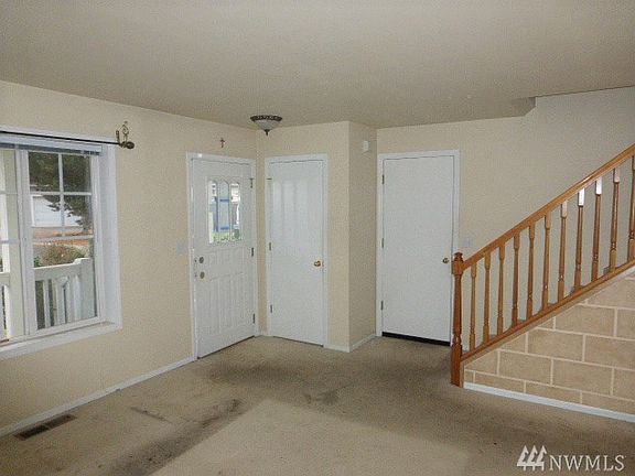 5th image of 1210 Hawthorne Pl