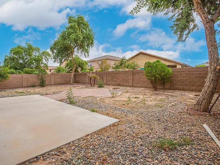 3209 W Saint Catherine Ave — Photo 40