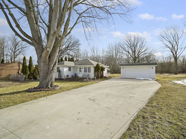 1003 Echo Beach Dr, Jackson, MI 49203