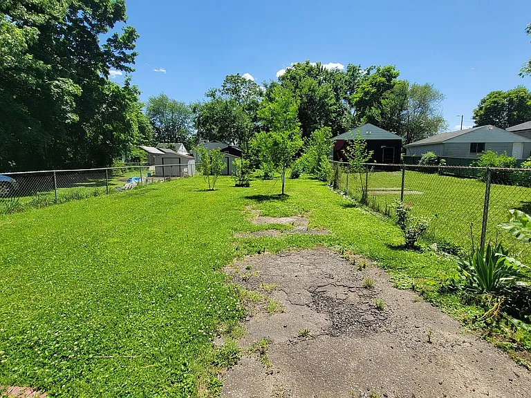 1554 Clara Ave — Photo 10
