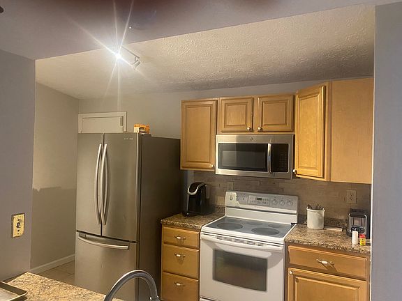 4th image of 202 Charlotte Dr