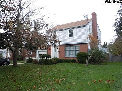 2nd image of 220 Wychwood Ln