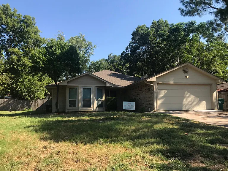 1917 Creek Ave — Photo 1