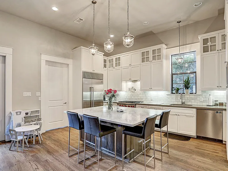 5655 Locke Ln — Photo 9