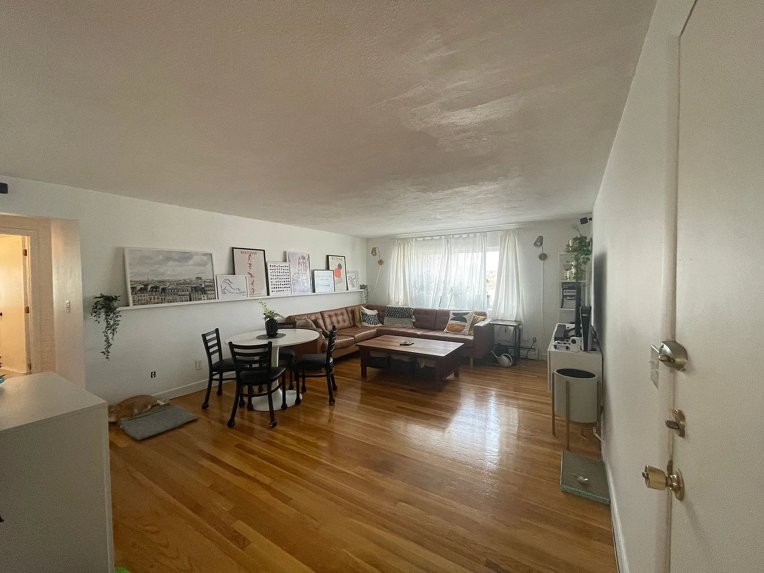 2 bed, 9999 sqft, $2,400 — Photo 2