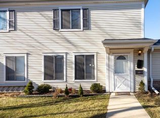 1113 Cove Dr #208B, Prospect Heights, IL 60070