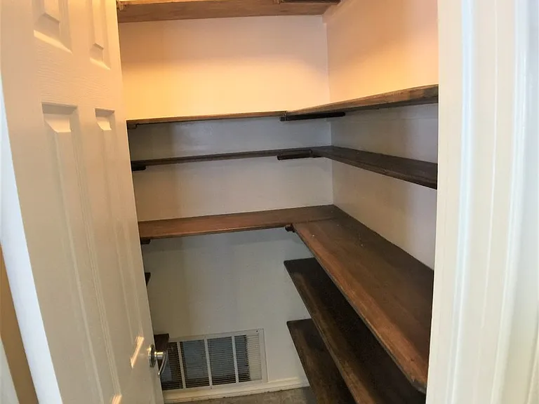 715 W Acacia Ave — Photo 9