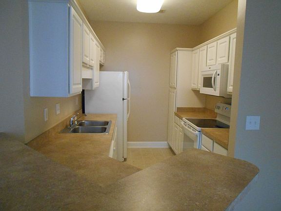 5th image of 119 Fountain Pointe Ln Unit 101
