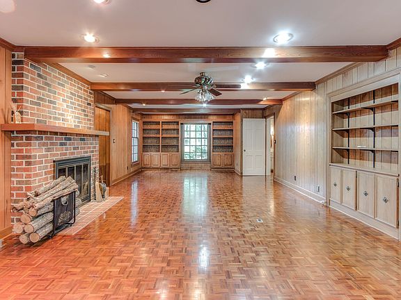 5th image of 743 Country Club Dr