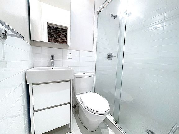 3rd image of 309 E 75th St APT 25