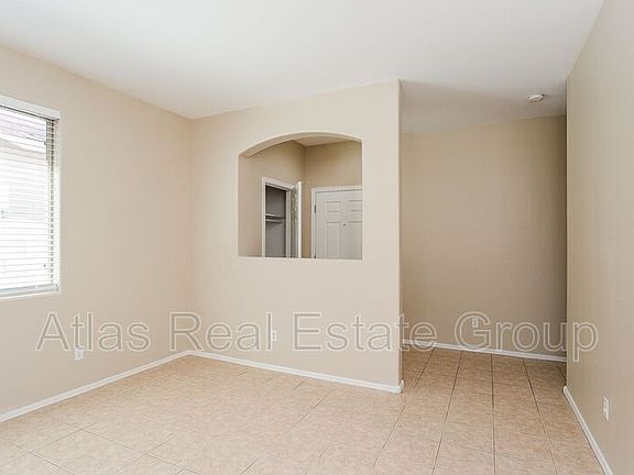 5th image of 1083 E Saddleback Pl