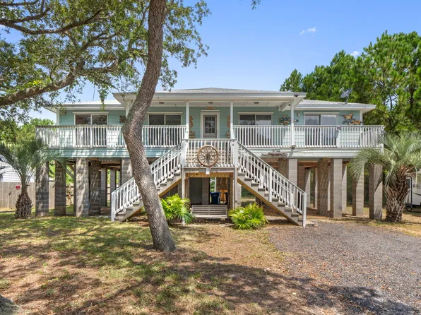 3034 Bay St, Gulf Breeze, FL 32563