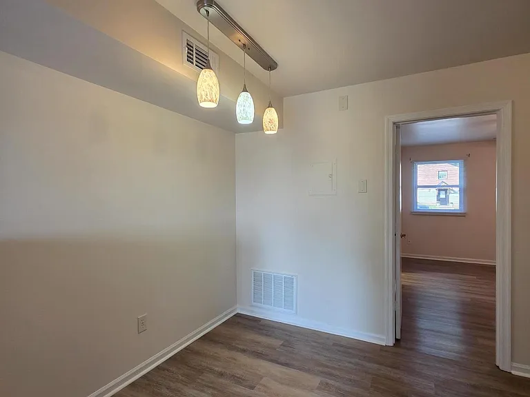 501 Walnut Ave SE #7 — Photo 4