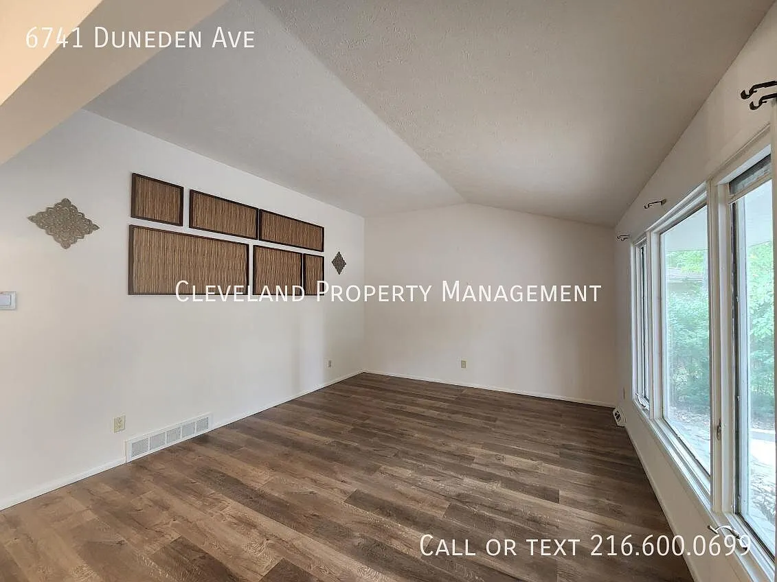 Updated 4 bedroom home in the heart of Solon — Photo 3