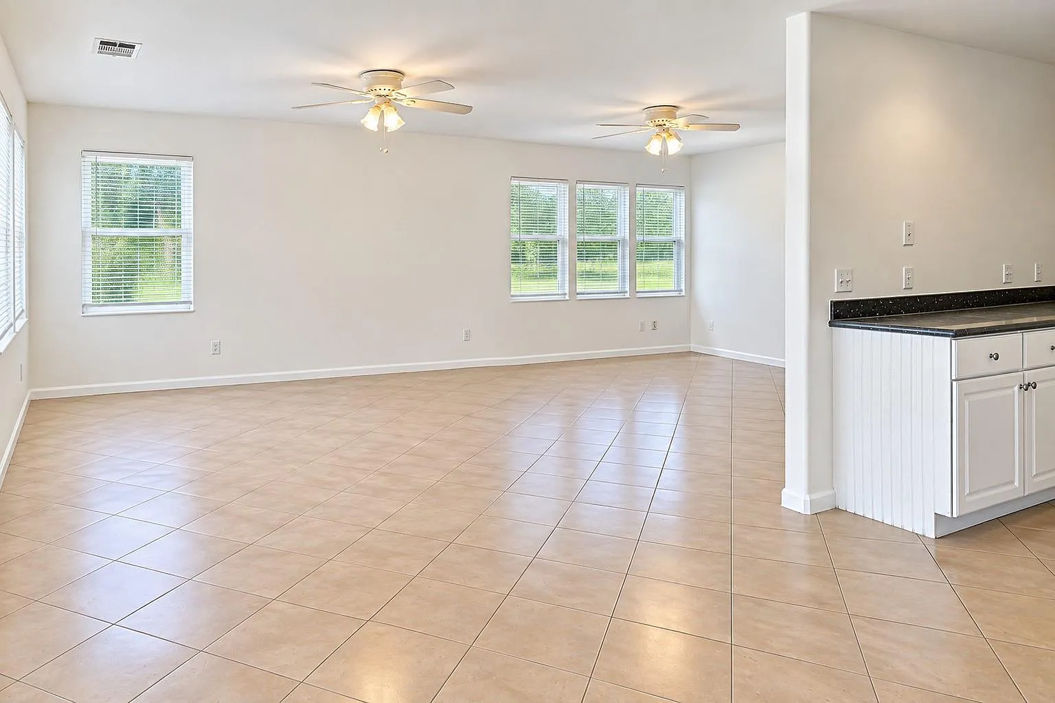 3 bed, 2.0 bath, 1848 sqft, $1,950 — Photo 3