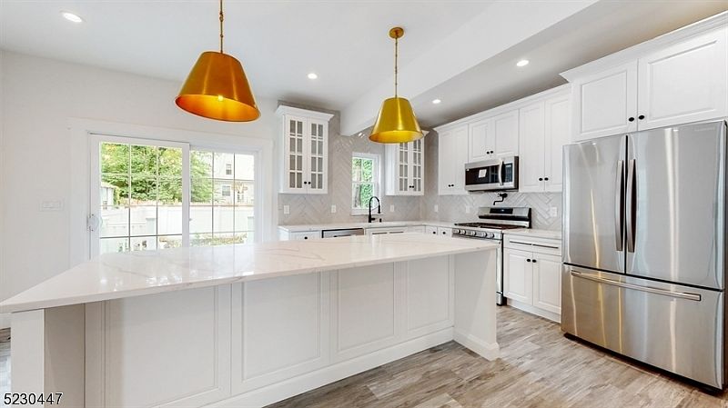1st image of 13 Essex St