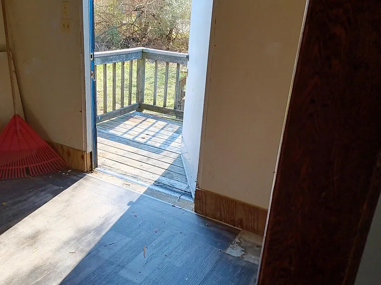 102 Byrd St — Photo 17