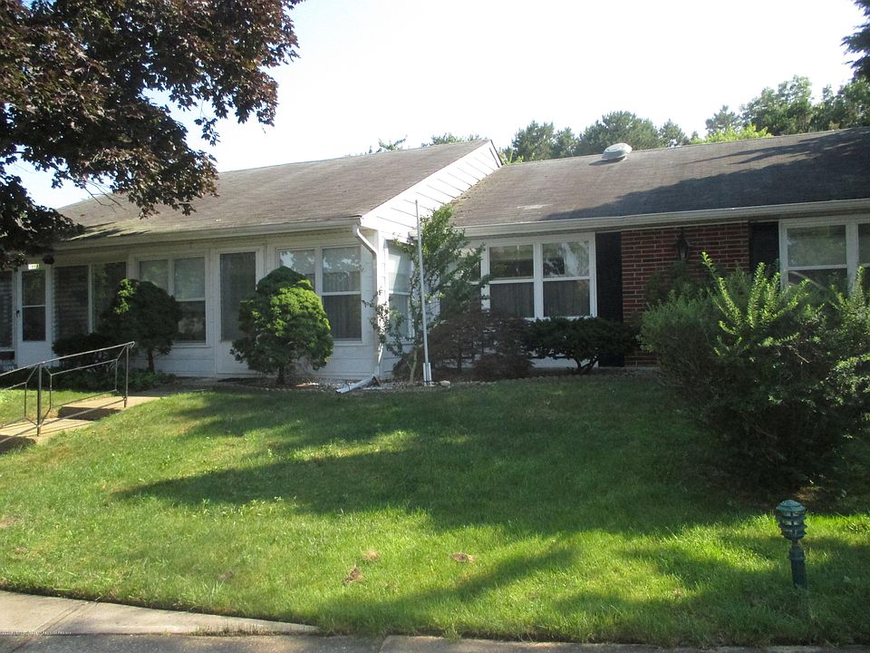 1st image of 569B Sheffield Ct #100B