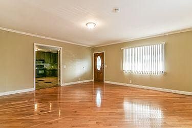 4th image of 6561 Bellaire Ave
