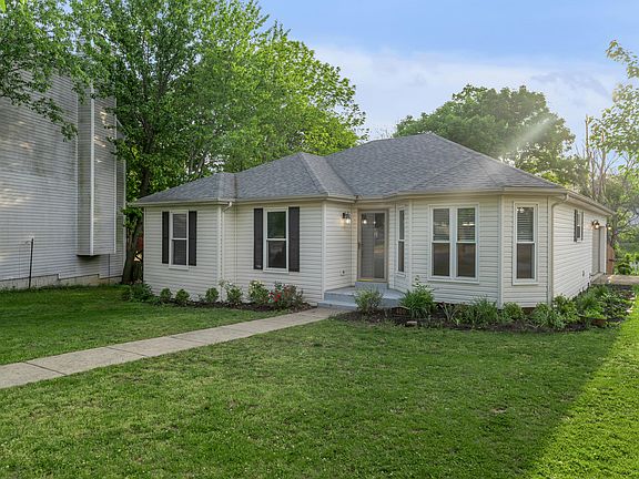 3rd image of 400 Forest Hill Dr
