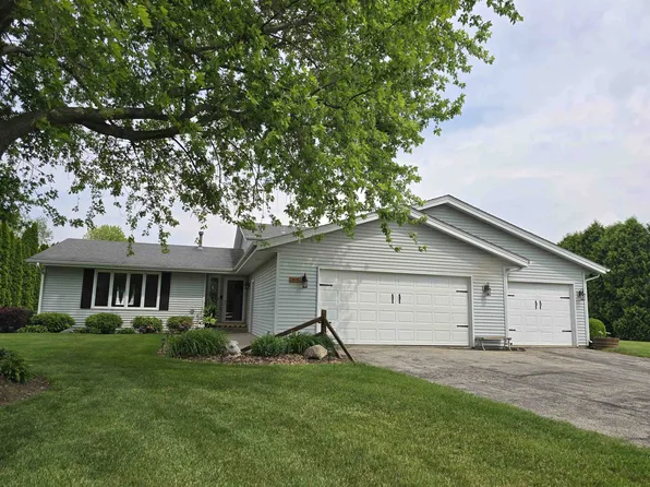 9915 Applegate Dr, Roscoe, IL 61073