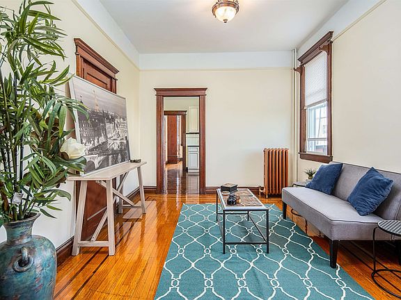 5th image of 6415 Bergenwood Ave #1