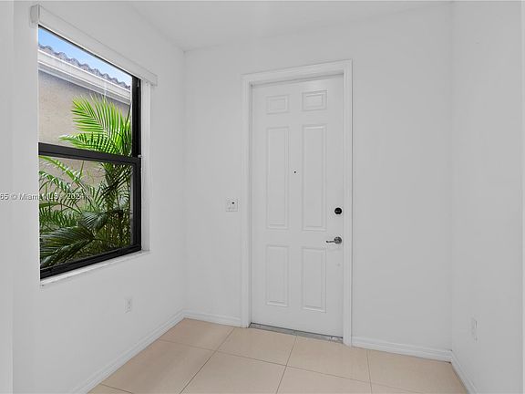 5th image of 750 NE 193rd St