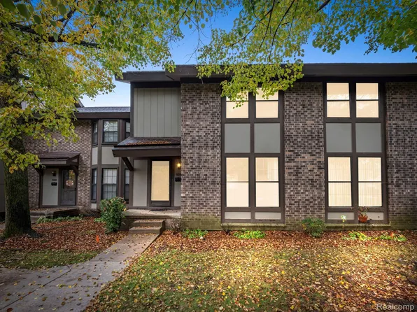 25127 Greenbrooke Dr, Southfield, MI 48033