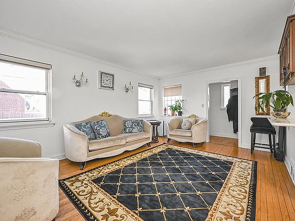 3rd image of 18432 Cambridge Rd