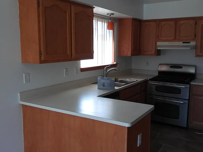 2100 Newburgh Dr — Photo 5