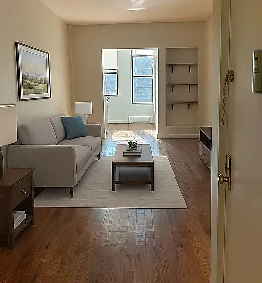 504 Seneca Ave #2B — Photo 1