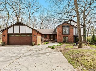 9030 Hillview Dr, South lyon, MI